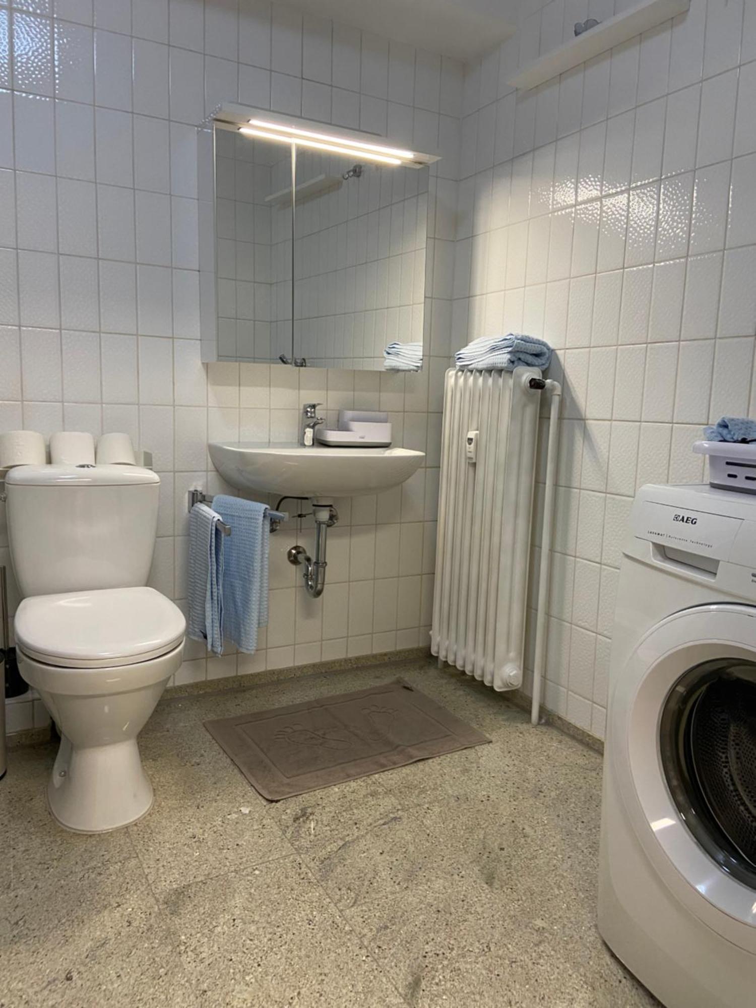Freshly Renovated Studio Apartment - Top Location In Weinstadt Exterior photo