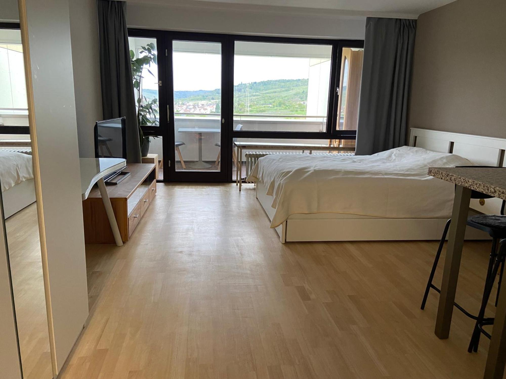Freshly Renovated Studio Apartment - Top Location In Weinstadt Exterior photo