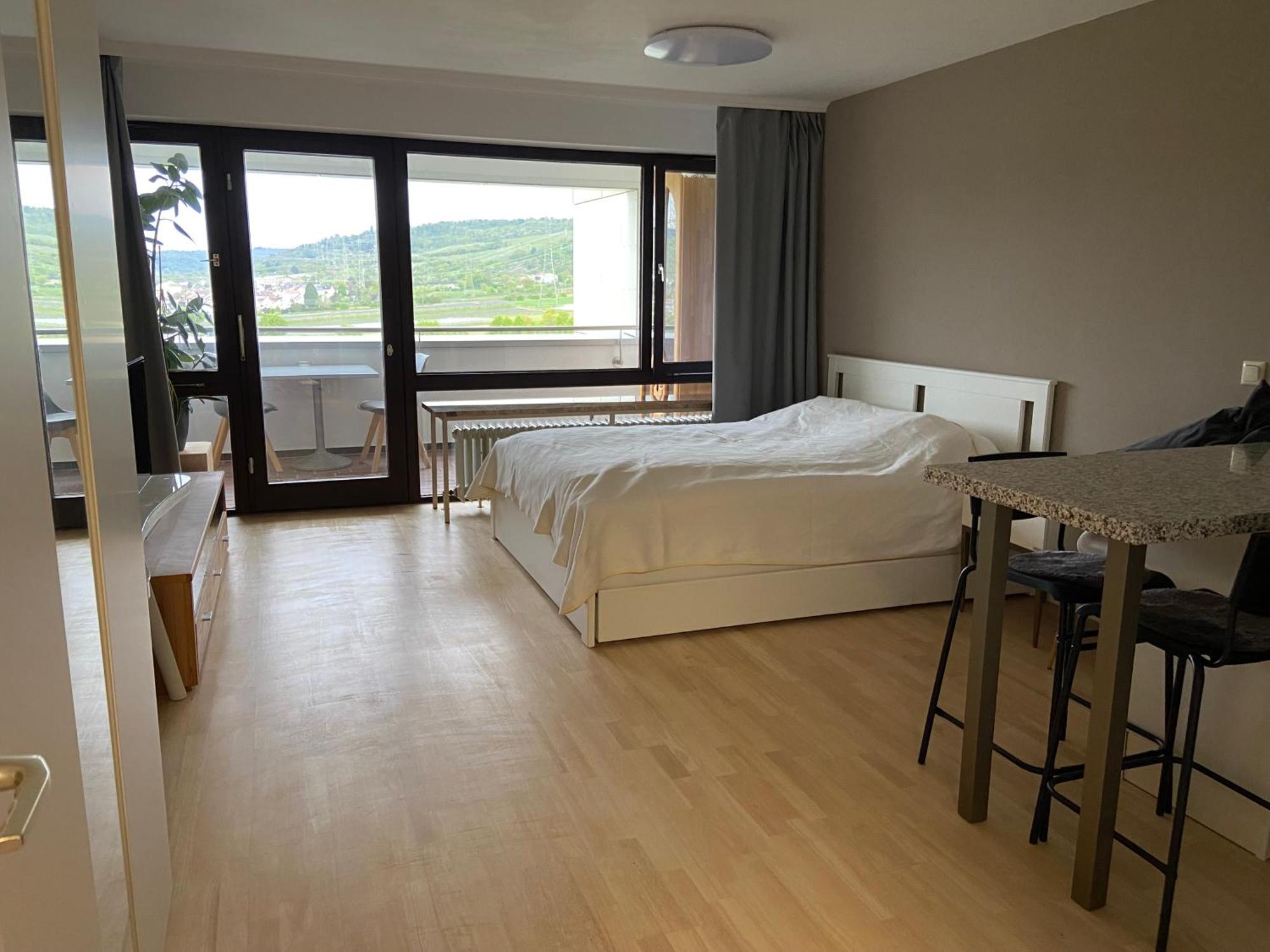 Freshly Renovated Studio Apartment - Top Location In Weinstadt Exterior photo